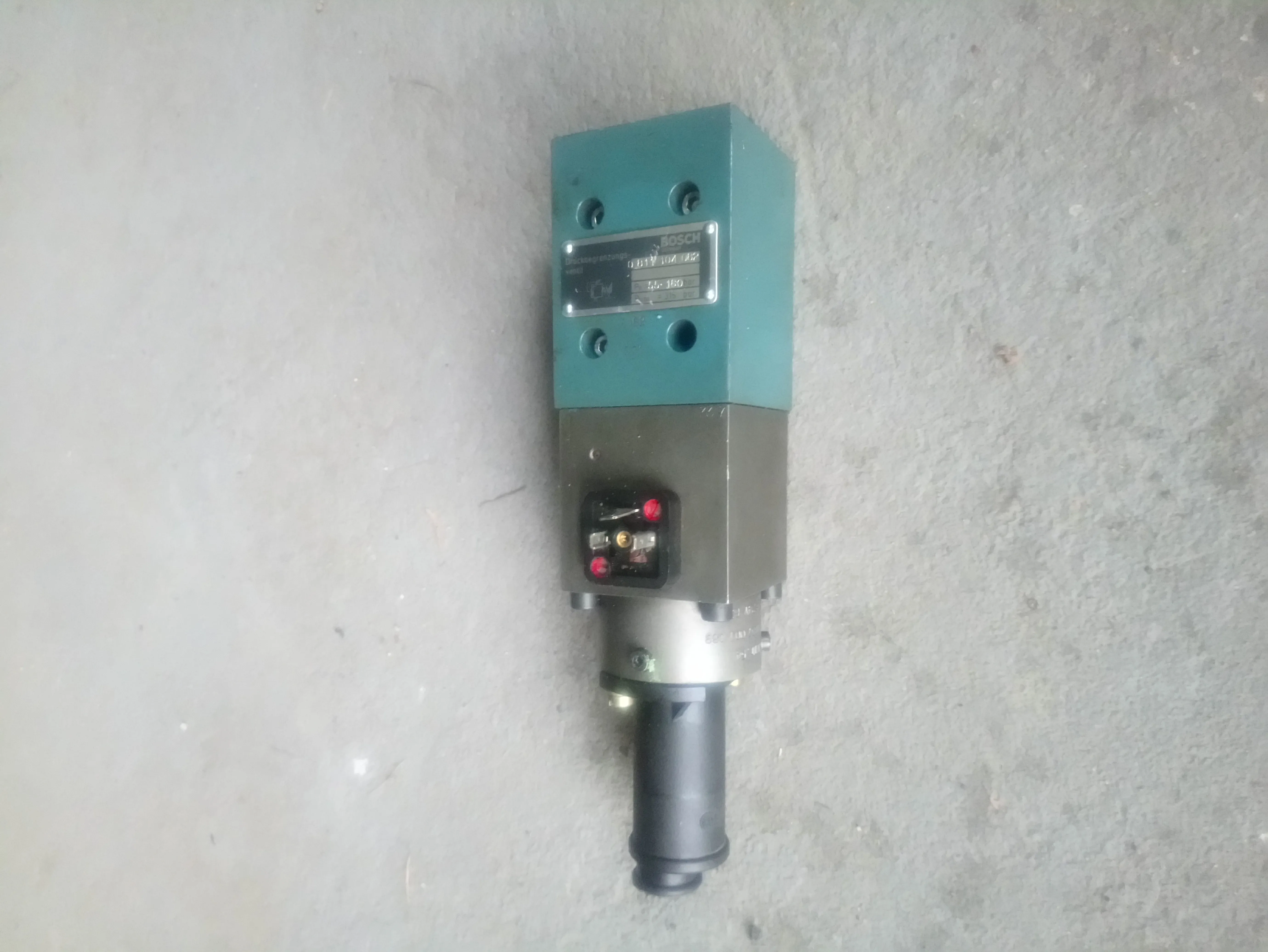 Bosch 0 811 104 082