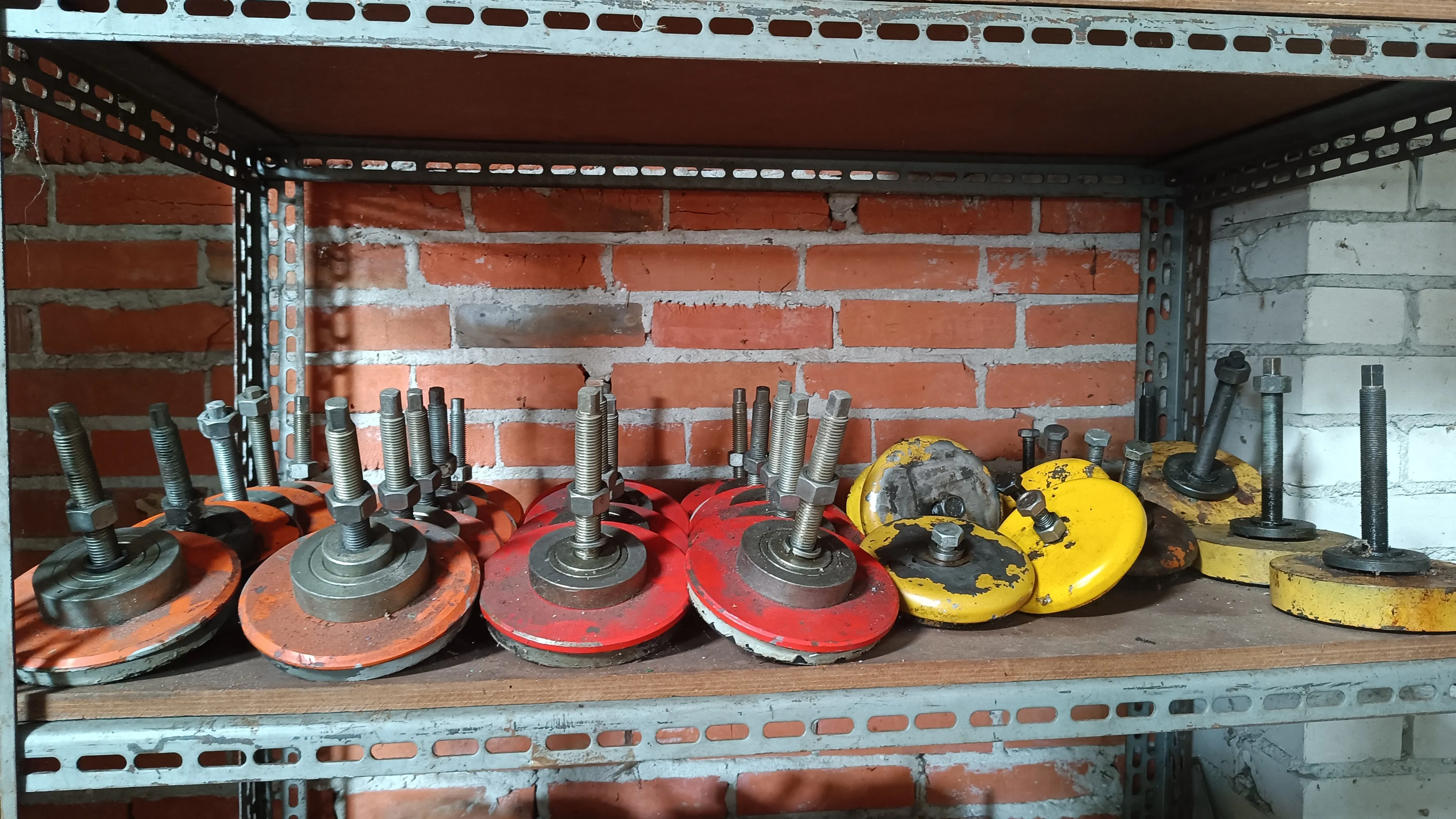 Stopy antywibracyjne